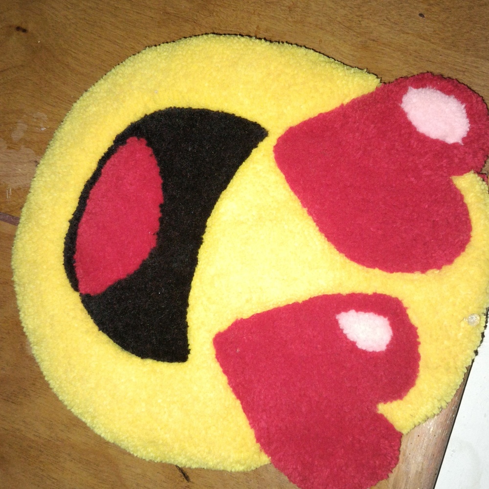 Emoji Heart Eyes Plush Acrylic Fiiber Art - Picture 5 of 8